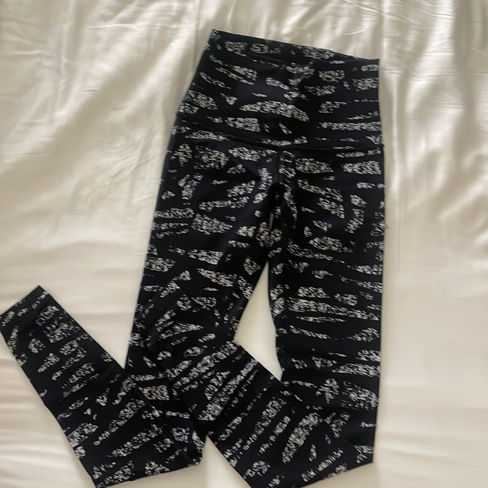 Lululemon Wunder Under pants - black with white graphic detail